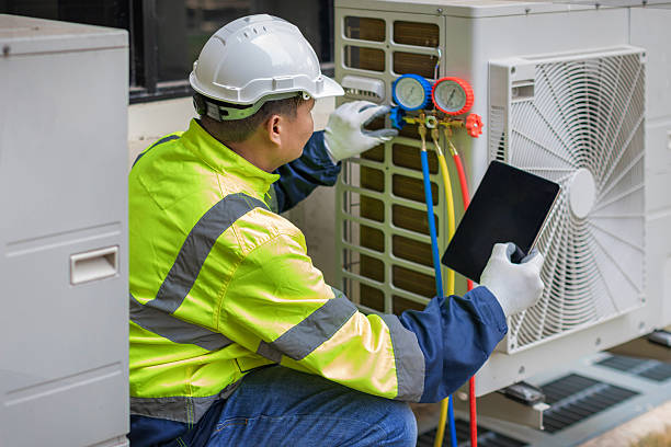 Professional Hvac technician working in Mount Vernon, IA